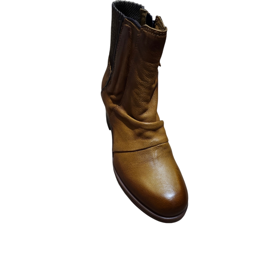 Miz Mooz Ankle boots - 38 Distressed Zippered Casual Warm Contemporary Office